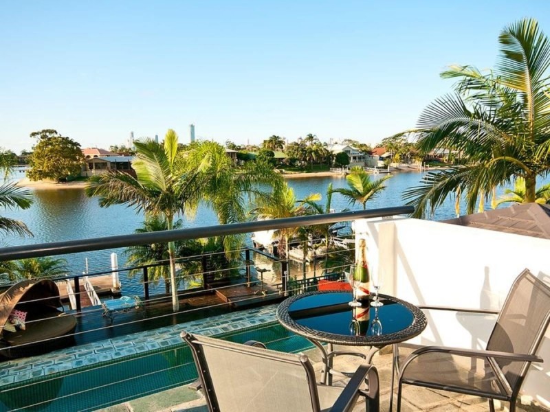 68 Waitomo St, Broadbeach Waters QLD 4218