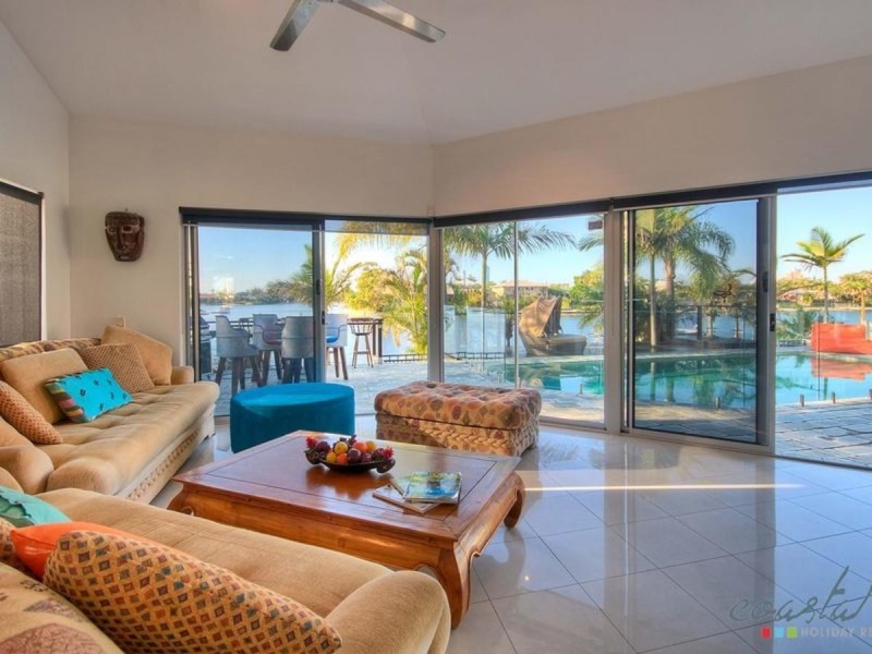 68 Waitomo St, Broadbeach Waters QLD 4218