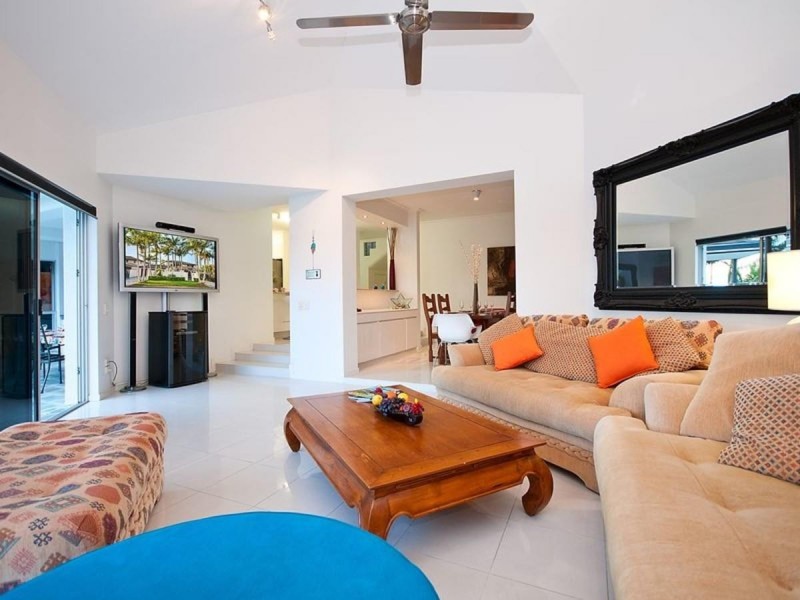 68 Waitomo St, Broadbeach Waters QLD 4218