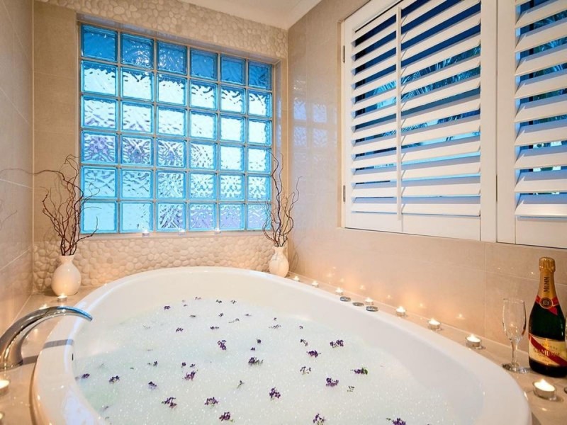 68 Waitomo St, Broadbeach Waters QLD 4218