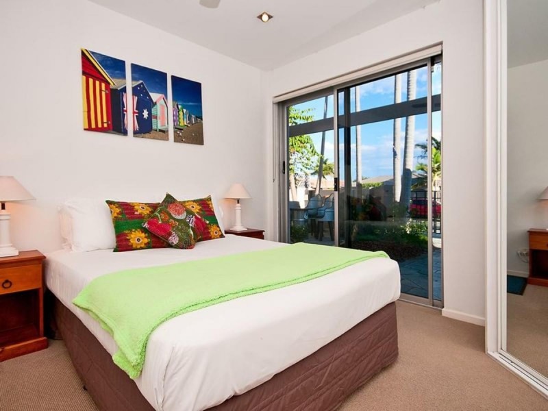 68 Waitomo St, Broadbeach Waters QLD 4218