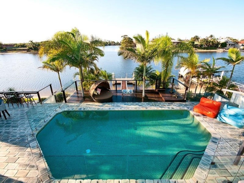 68 Waitomo St, Broadbeach Waters QLD 4218