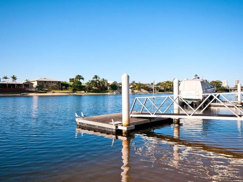 68 Waitomo St, Broadbeach Waters QLD 4218