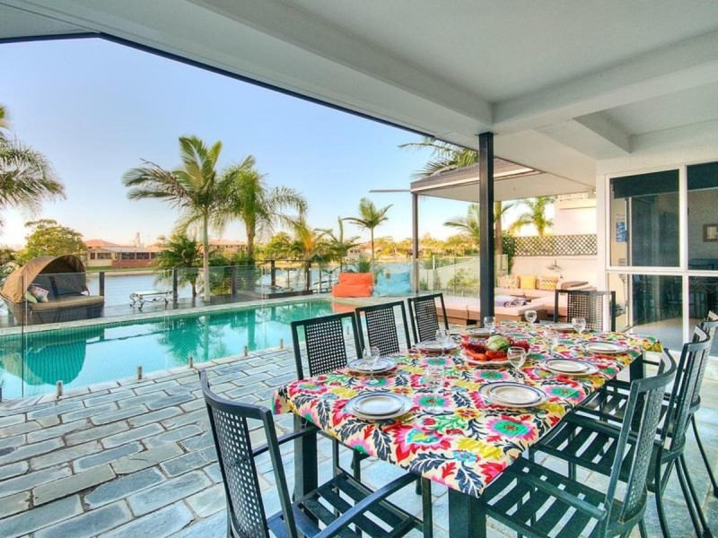 68 Waitomo St, Broadbeach Waters QLD 4218