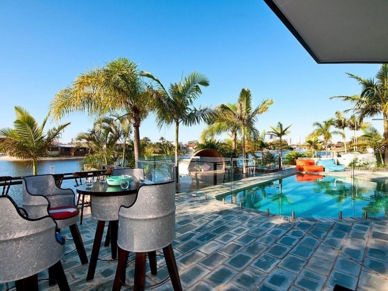 68 Waitomo St, Broadbeach Waters QLD 4218