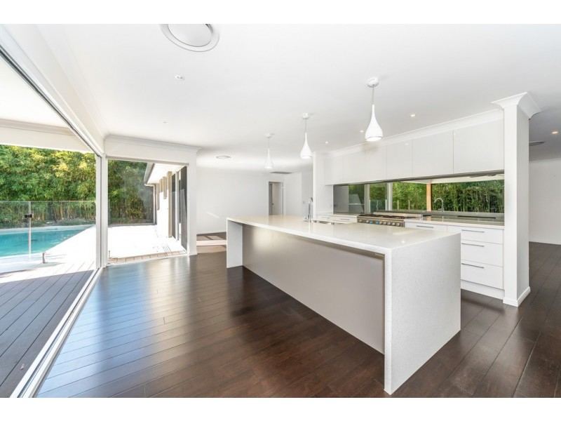 10 Elgin Crescent, Sorrento QLD 4217