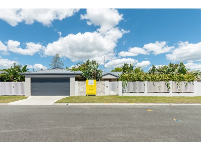 10 Elgin Crescent, Sorrento QLD 4217