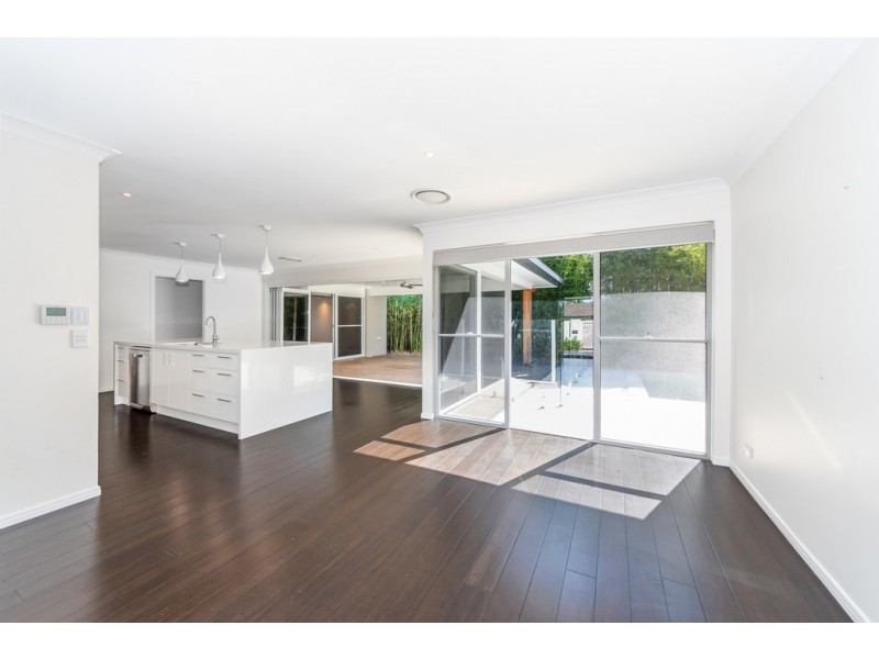 10 Elgin Crescent, Sorrento QLD 4217