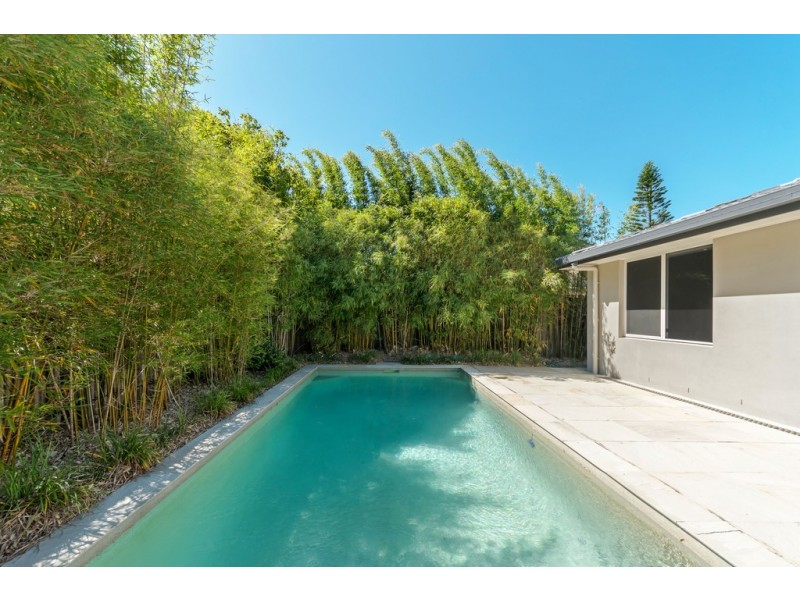 10 Elgin Crescent, Sorrento QLD 4217