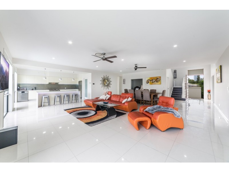 129 Allambi Avenue, Broadbeach Waters QLD 4218