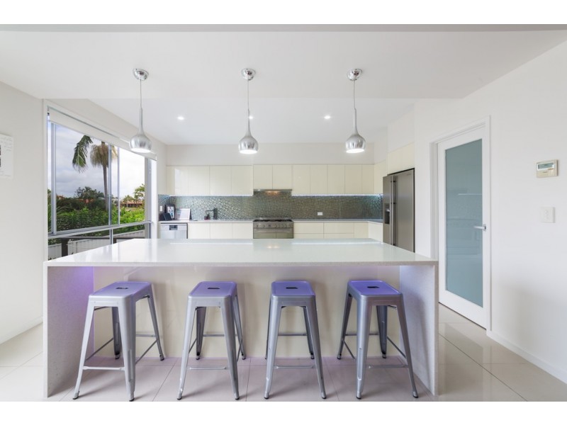 129 Allambi Avenue, Broadbeach Waters QLD 4218