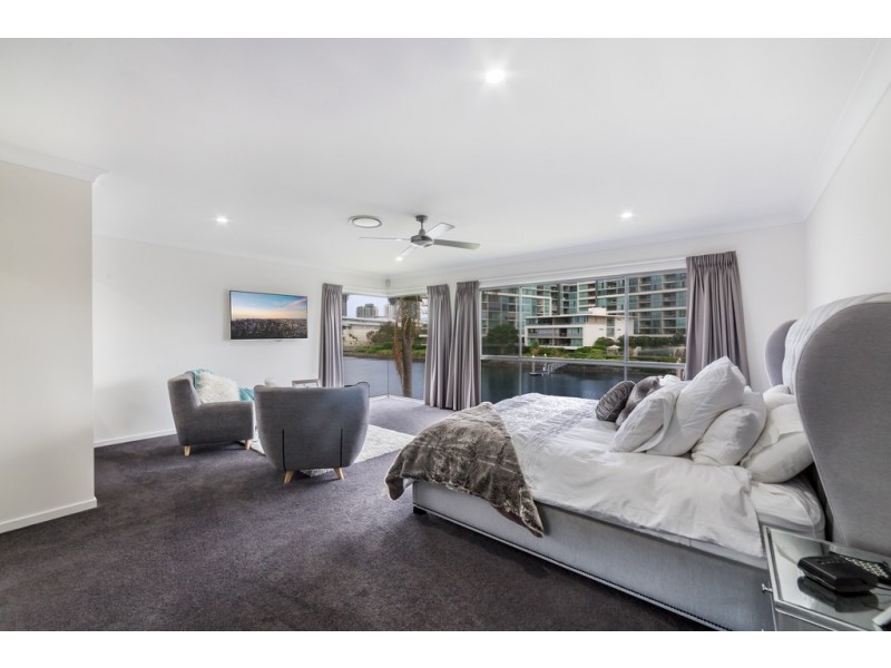 129 Allambi Avenue, Broadbeach Waters QLD 4218