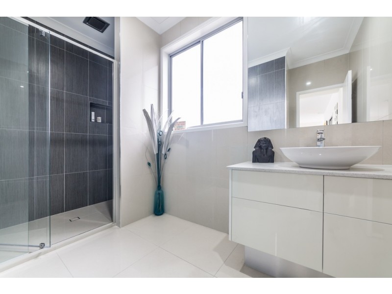 129 Allambi Avenue, Broadbeach Waters QLD 4218