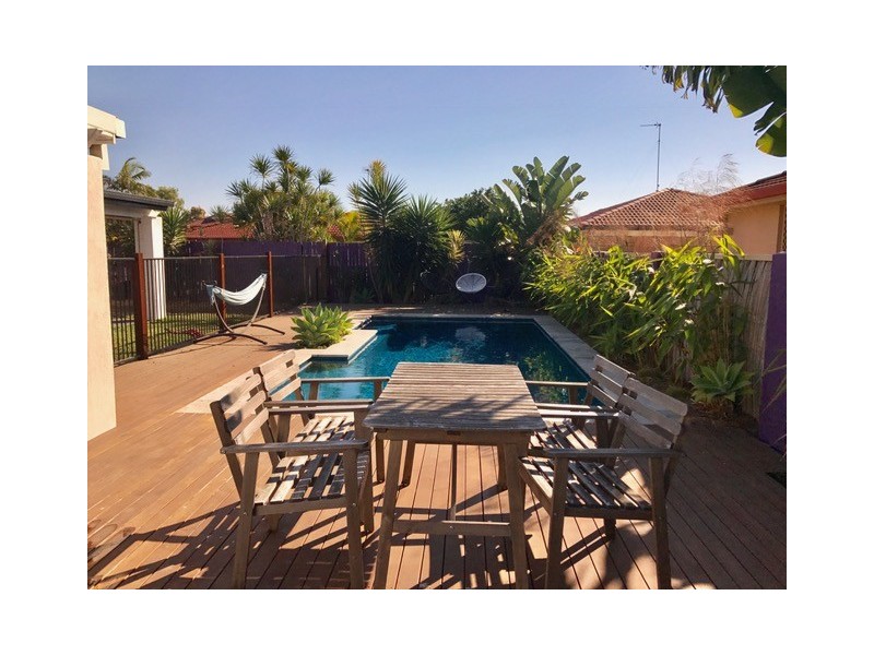 4 Haslewood Court, Mermaid Waters QLD 4218
