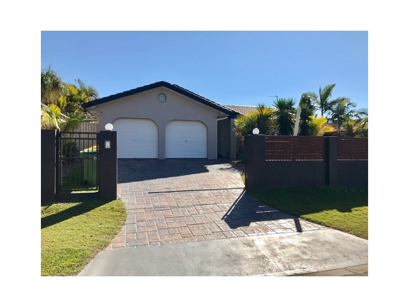4 Haslewood Court, Mermaid Waters QLD 4218