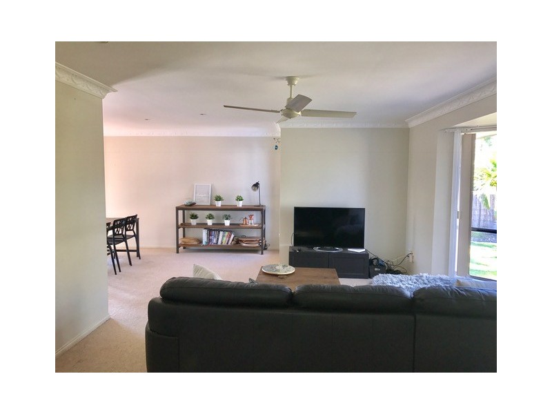 4 Haslewood Court, Mermaid Waters QLD 4218