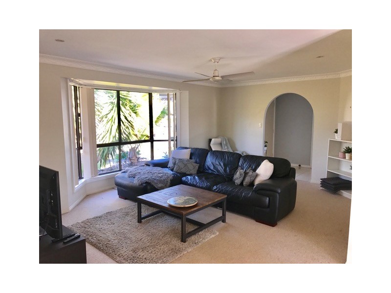 4 Haslewood Court, Mermaid Waters QLD 4218