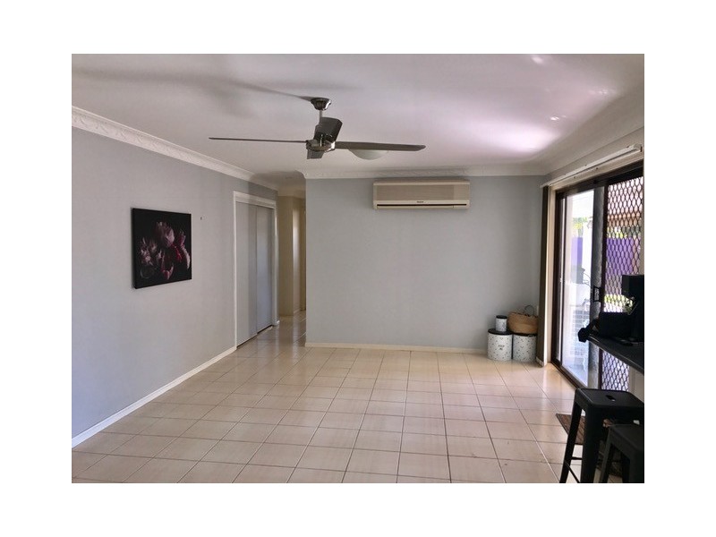 4 Haslewood Court, Mermaid Waters QLD 4218