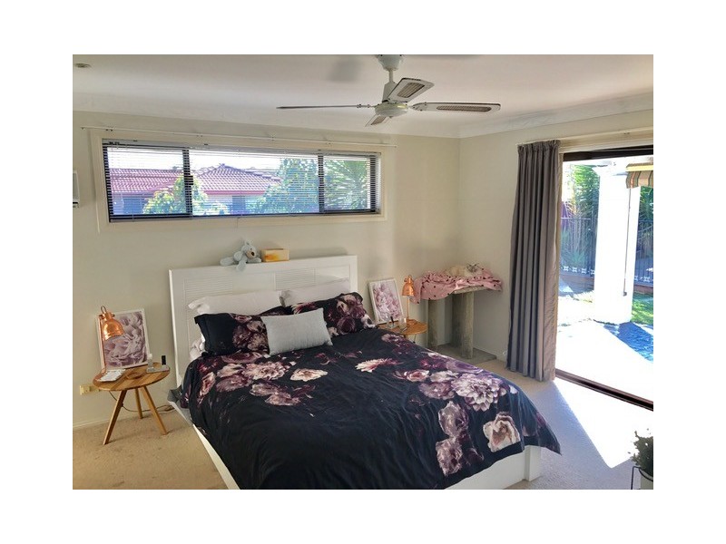 4 Haslewood Court, Mermaid Waters QLD 4218