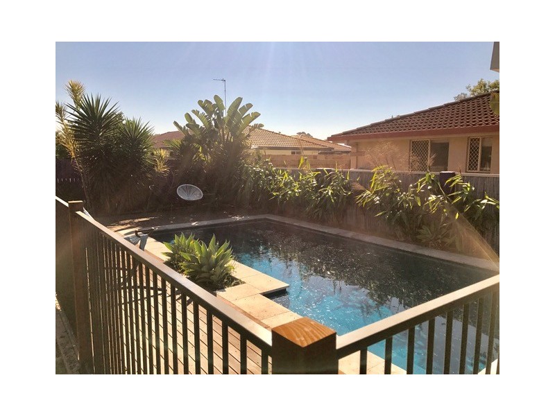 4 Haslewood Court, Mermaid Waters QLD 4218
