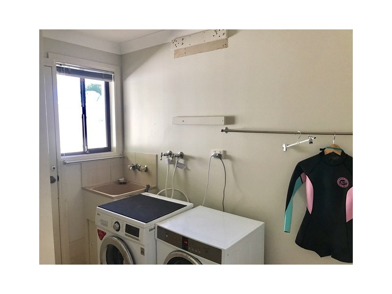 4 Haslewood Court, Mermaid Waters QLD 4218