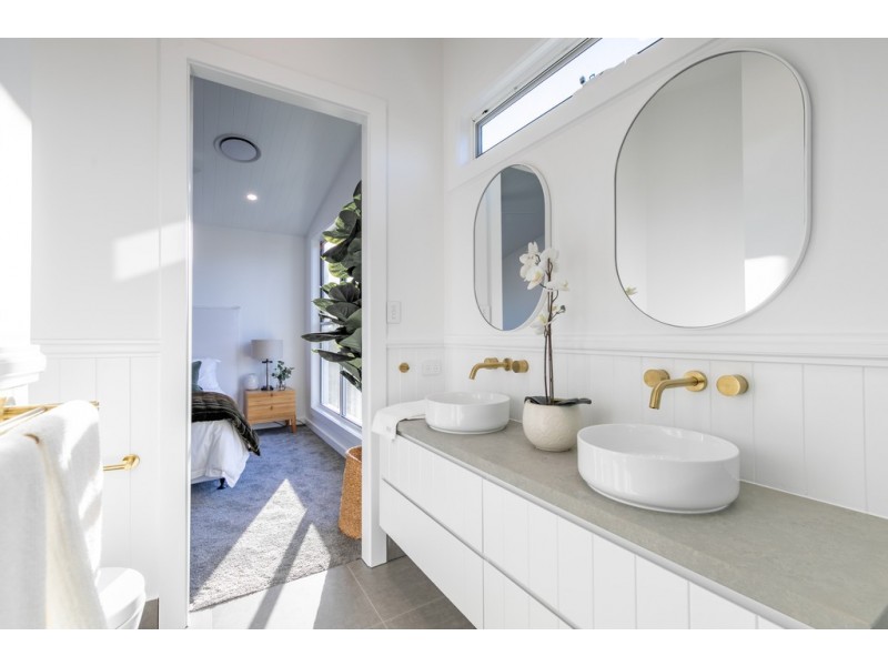 15 Kallay Street, Miami QLD 4220