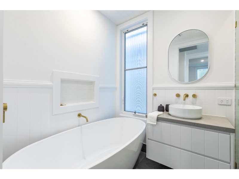 15 Kallay Street, Miami QLD 4220