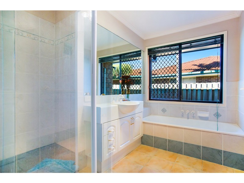9 Cassowary Drive, Burleigh Waters QLD 4220