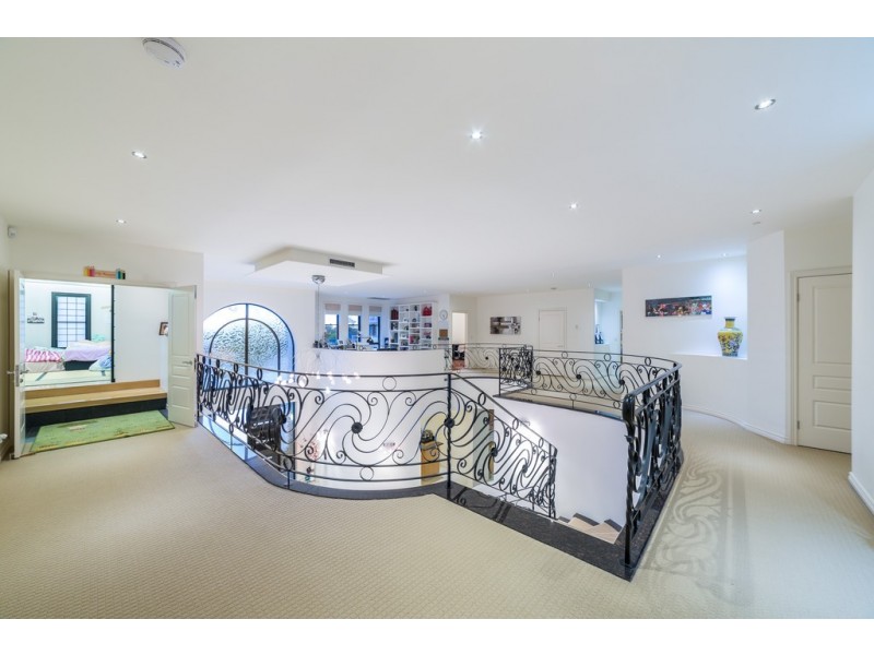 6 Ben Lexcen Place, Robina QLD 4226