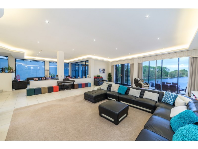 6 Ben Lexcen Place, Robina QLD 4226