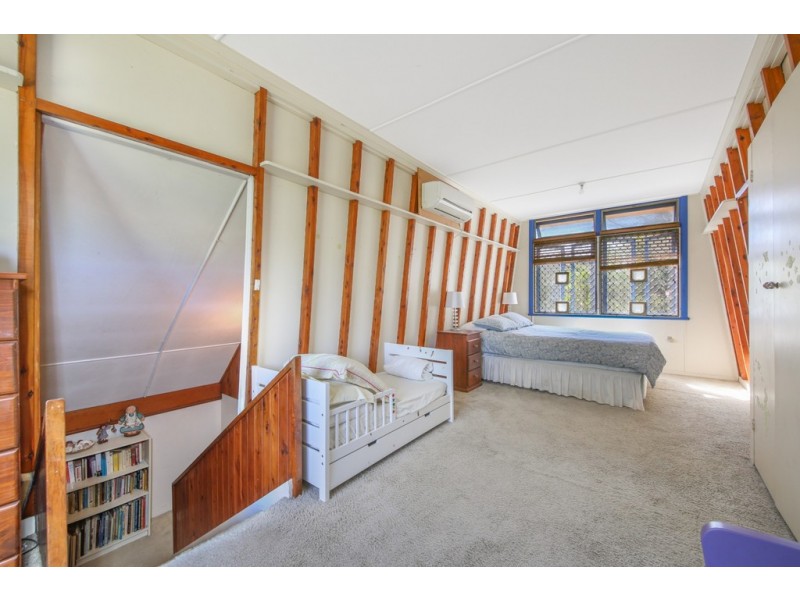25 Dandar Drive, Southport QLD 4215