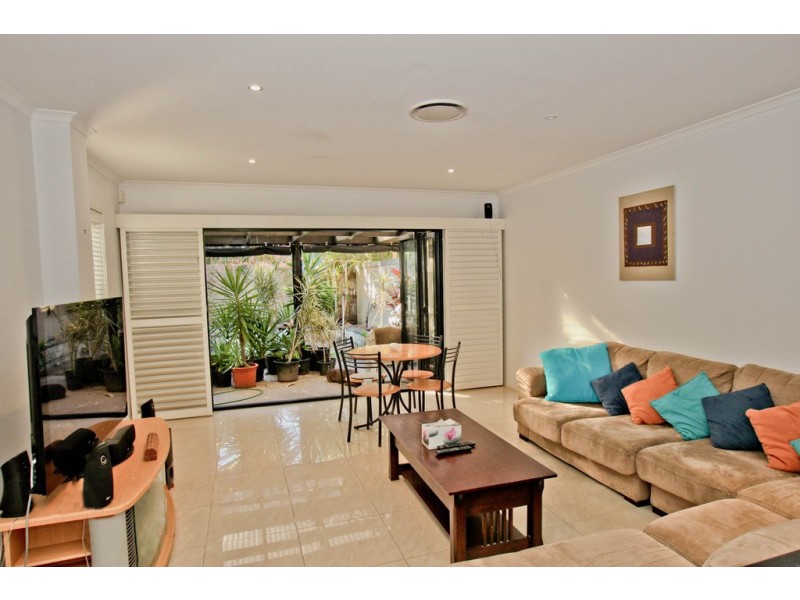 2/3 Cedar Court,, Burleigh Heads QLD 4220
