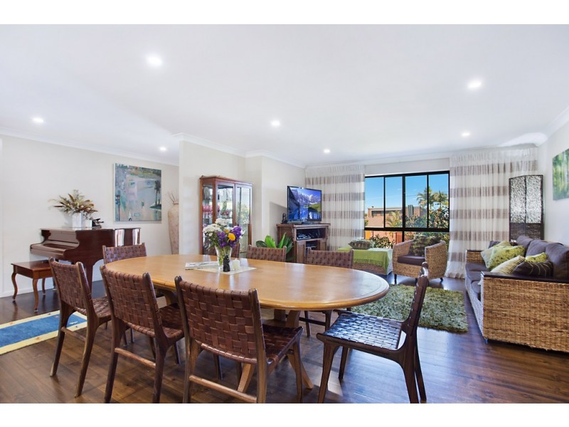 5 Mina Place, Southport QLD 4215