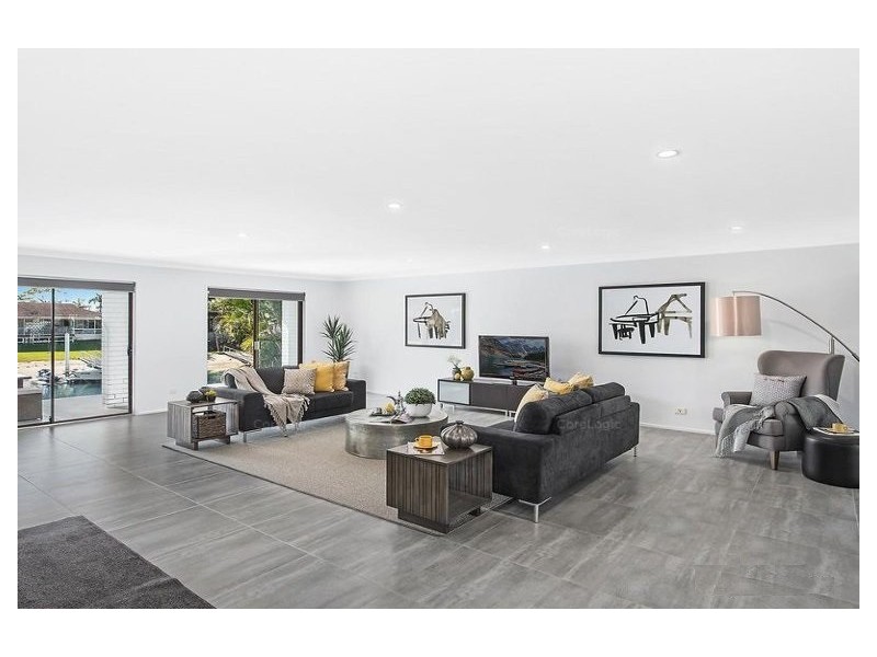 16 Cypress Drv, Broadbeach Waters QLD 4218