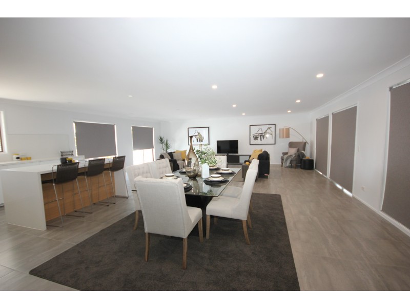 16 Cypress Drv, Broadbeach Waters QLD 4218