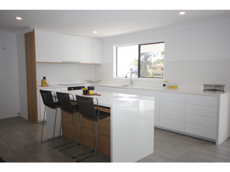 16 Cypress Drv, Broadbeach Waters QLD 4218