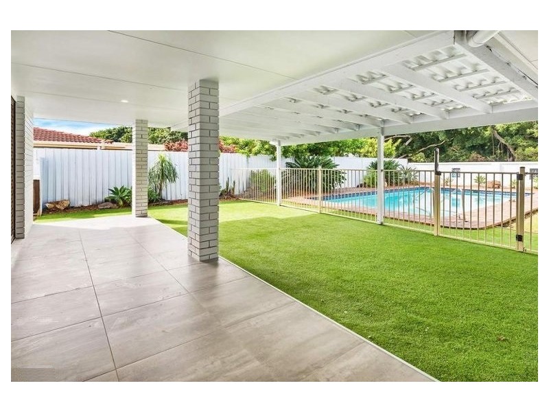 16 Cypress Drv, Broadbeach Waters QLD 4218