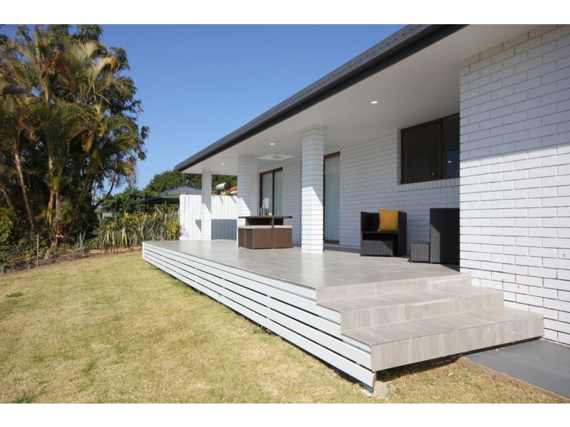 16 Cypress Drv, Broadbeach Waters QLD 4218