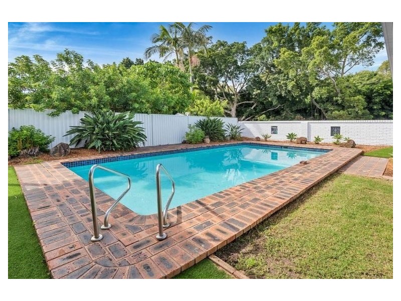16 Cypress Drv, Broadbeach Waters QLD 4218