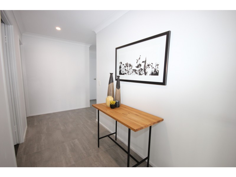 16 Cypress Drv, Broadbeach Waters QLD 4218