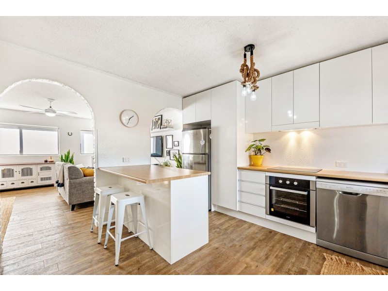 11 ‘Neapan Lodge’ 11 Old Burleigh Road, Surfers Paradise QLD 4217