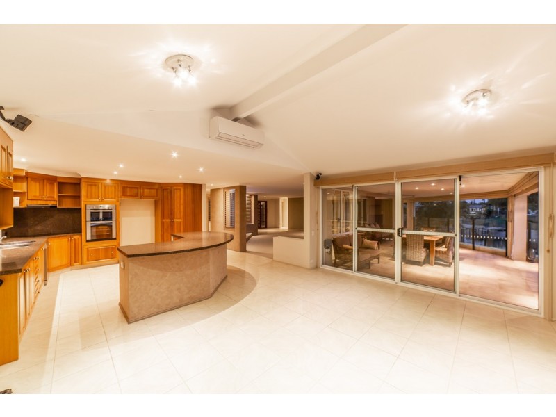 2 Caithness Court, Sorrento QLD 4217