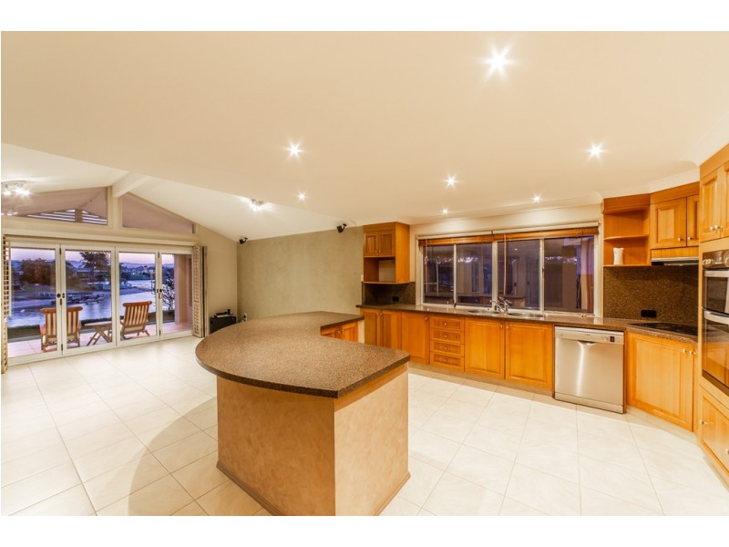 2 Caithness Court, Sorrento QLD 4217