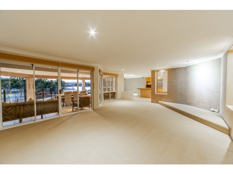 2 Caithness Court, Sorrento QLD 4217