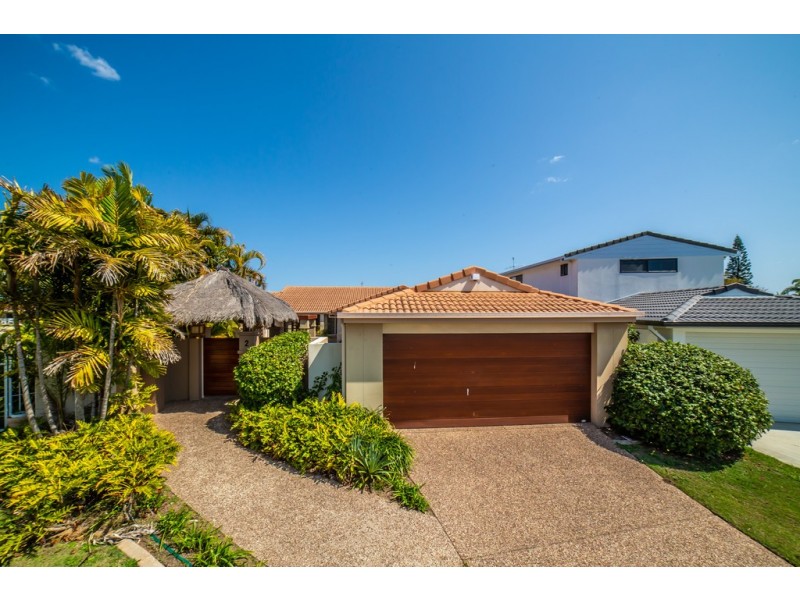 2 Caithness Court, Sorrento QLD 4217