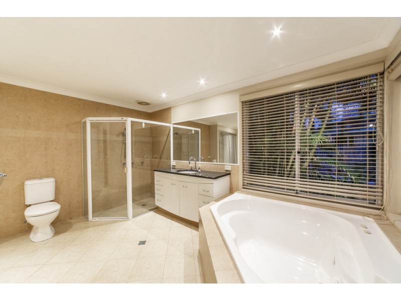 2 Caithness Court, Sorrento QLD 4217