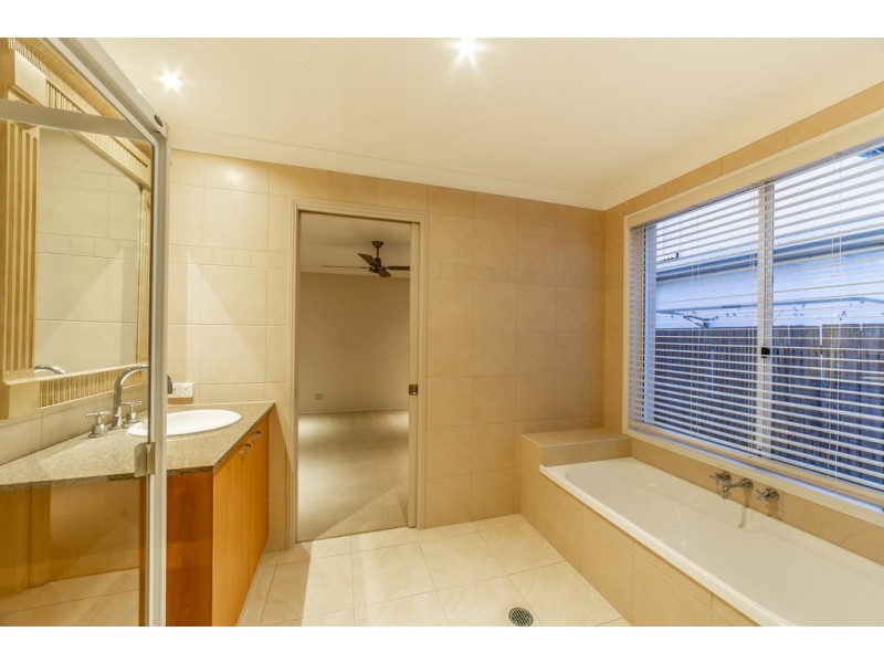 2 Caithness Court, Sorrento QLD 4217