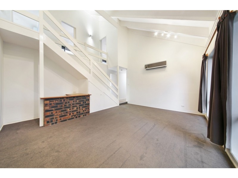 2 Langford Court, Mermaid Waters QLD 4218