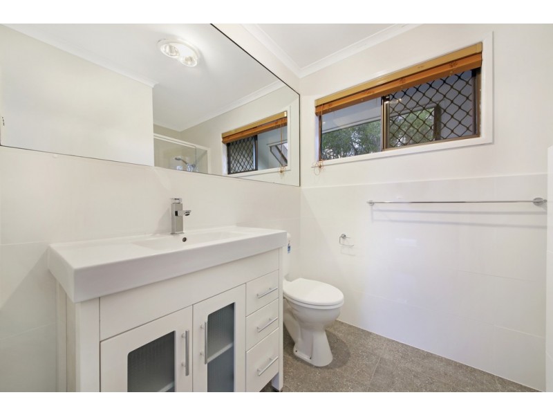 2 Langford Court, Mermaid Waters QLD 4218