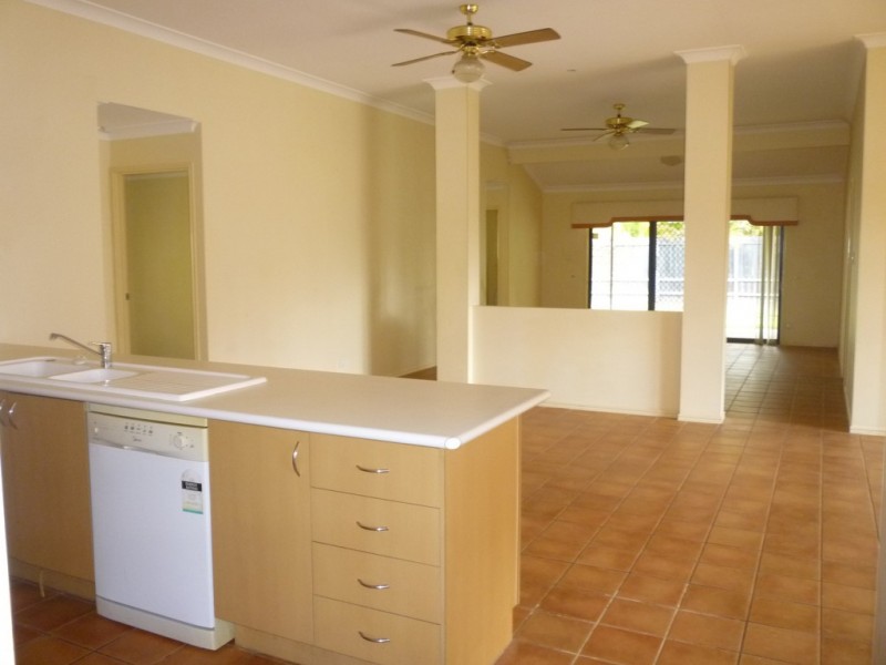 1 Yarraville Street, Robina QLD 4226